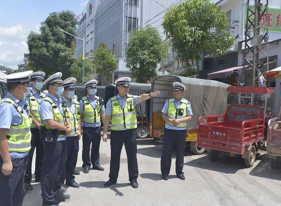 上思县公安局交管大队开展车辆乱停乱放交通违法行为专项整治行动_进