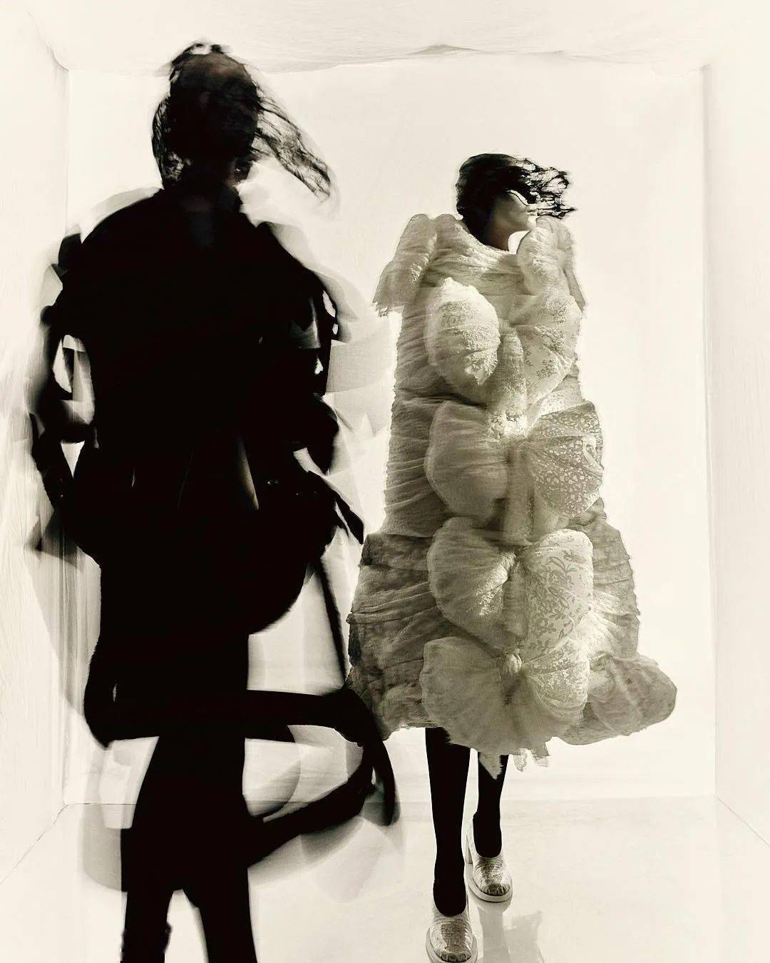 过服装设计|川久保玲：人“狠”话不多！时尚界的破坏者设计的衬衫有何不同？