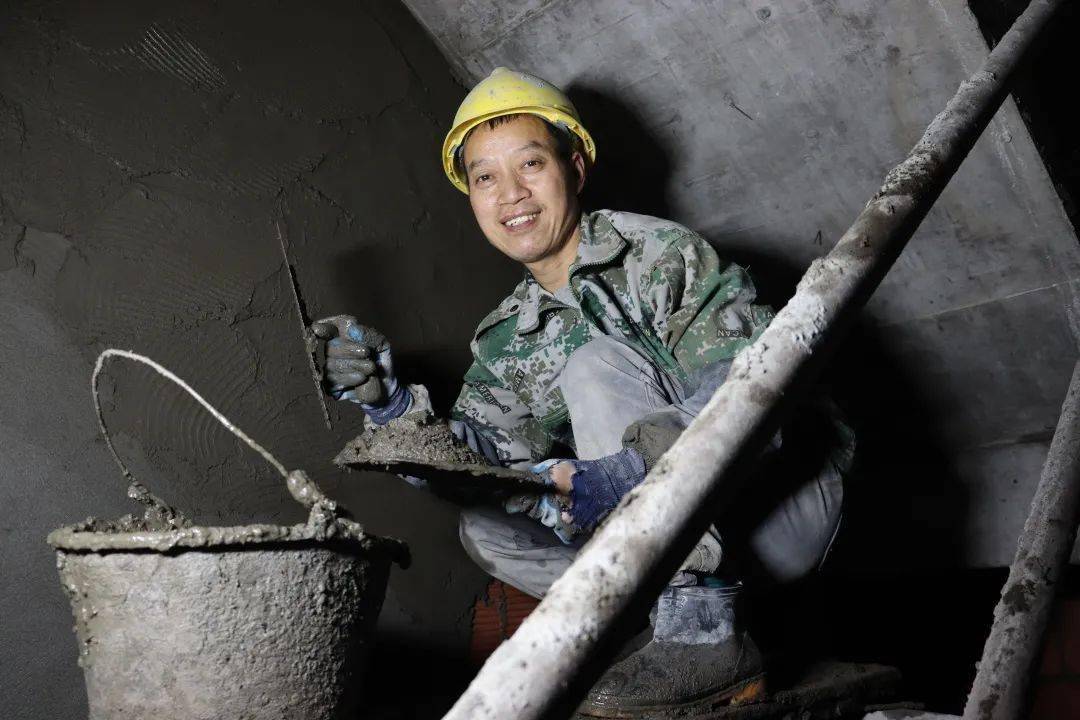 达州这位泥瓦匠火了粉丝近百万视频把网友看哭了