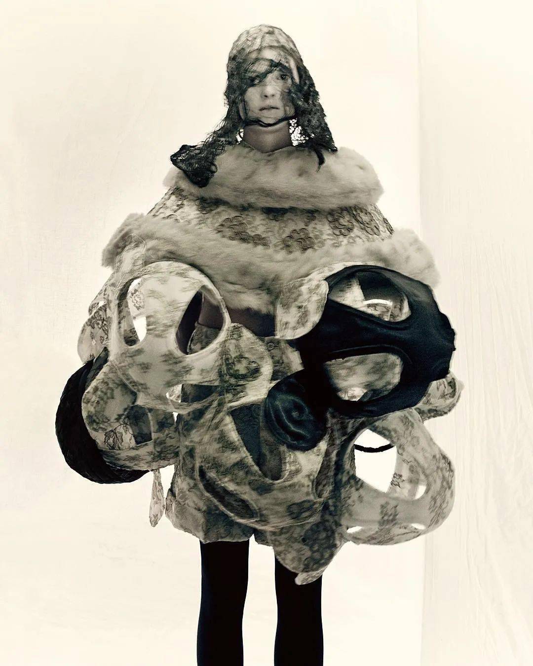 过服装设计|川久保玲：人“狠”话不多！时尚界的破坏者设计的衬衫有何不同？