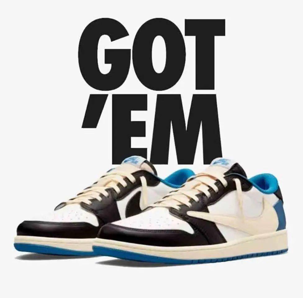 随着snkrs的发售,ts官网也在今天上架了相关的产品