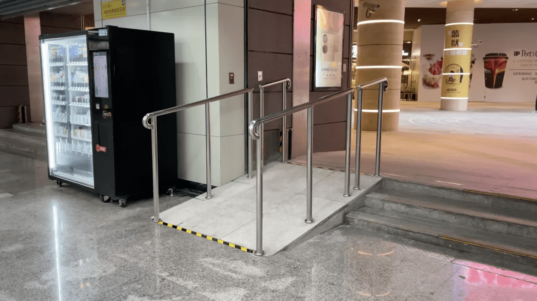 上海的"暖",从地铁站一个小小坡道开始_世纪大道