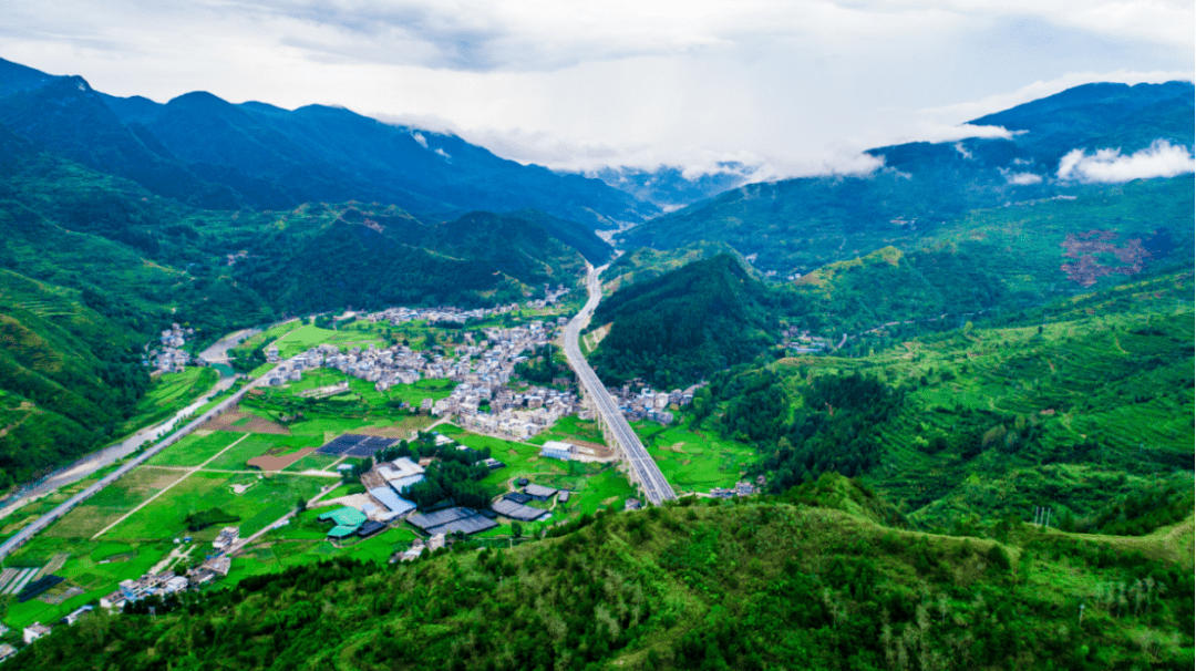 秀印高速贵州段今日通车直接辐射近15万人