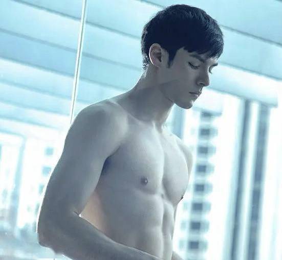 时代|痛心！台湾著名男星凤小岳妻子怀二胎9个月流产，胎儿肾脏不成形