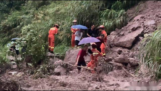安全救出！临海杜桥发生山体滑坡7人被困 消防、交警、派出所紧急救援