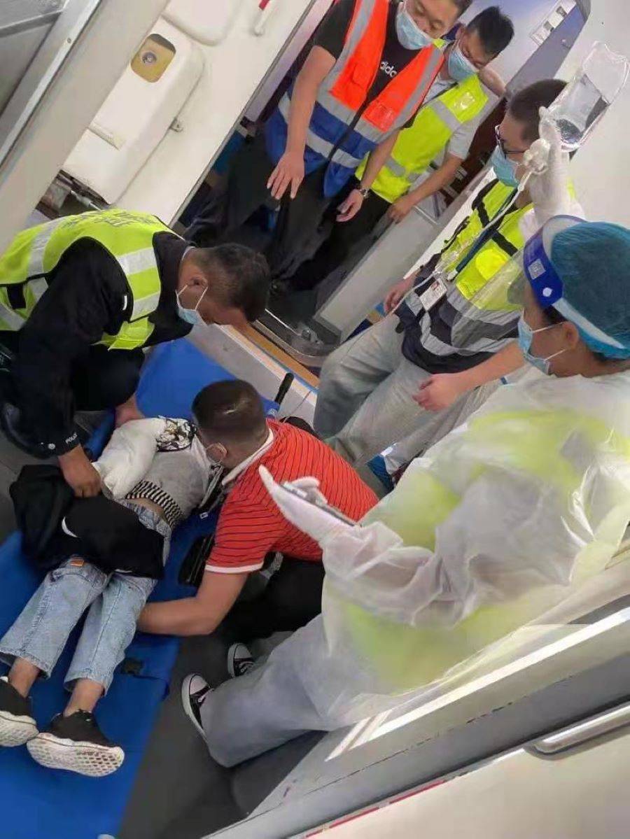 新疆机场集团再现救治和田断臂男孩的"生死时速"