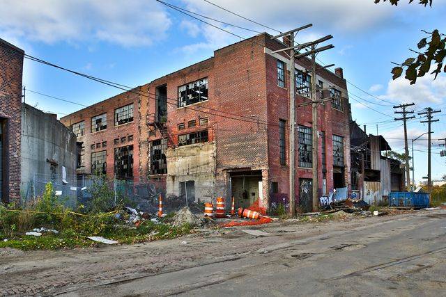 位于"锈带"的美国宾夕法尼亚州莫内森的废弃工厂图自日媒"25ans"