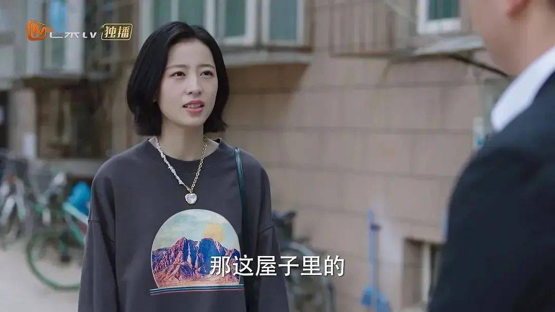 职业|周雨彤的盐系职场穿搭，一件千元都没有？