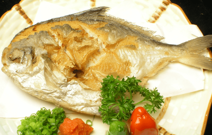 立秋后,遇到这鱼要多吃,优质蛋白易吸收,煎一煎酥鲜咸香有味_鲳鱼