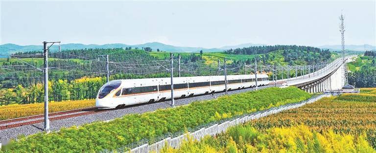 复兴号最抗冻成员试跑中国最东端高寒铁路_动车组