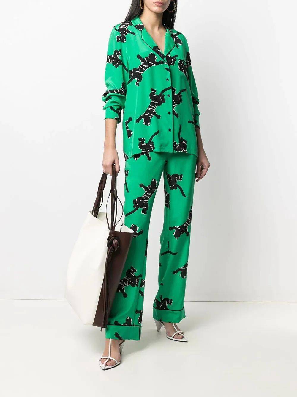 绿加黑穿搭 567e9b1dc4a242e8b367ced068958579.jpeg