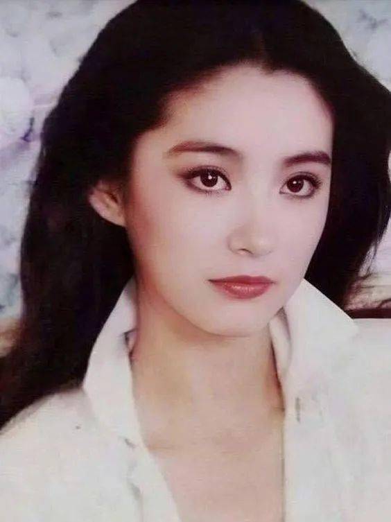 西方人|复古黑发美人，秋冬强势回归