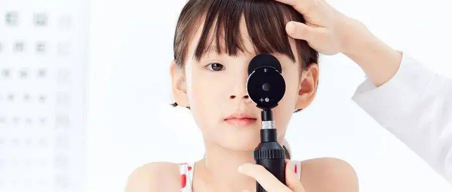 青少年配镜高峰期易百分是你的制胜法宝