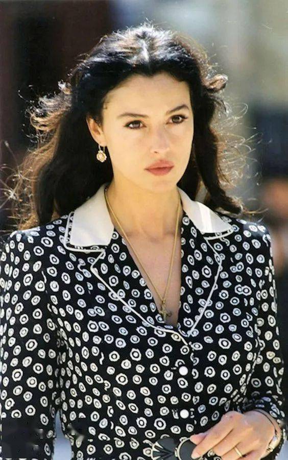 西方人|复古黑发美人，秋冬强势回归