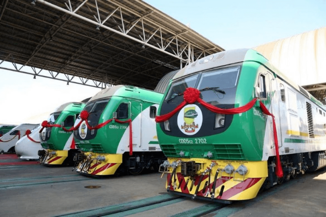 拉伊铁路开通尼日利亚总统激动不已