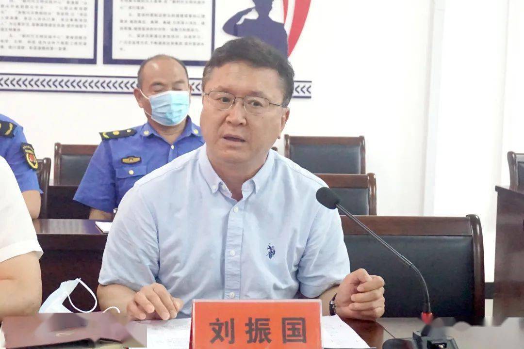 市城管局召开党组扩大会议