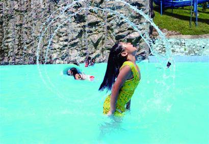 泳帽|公共泳池如何避免“泳池热”？