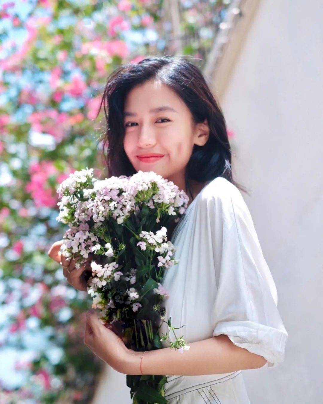 张振朗女友收起性感,新照劲清纯,被赞似钟楚红_杨偲泳