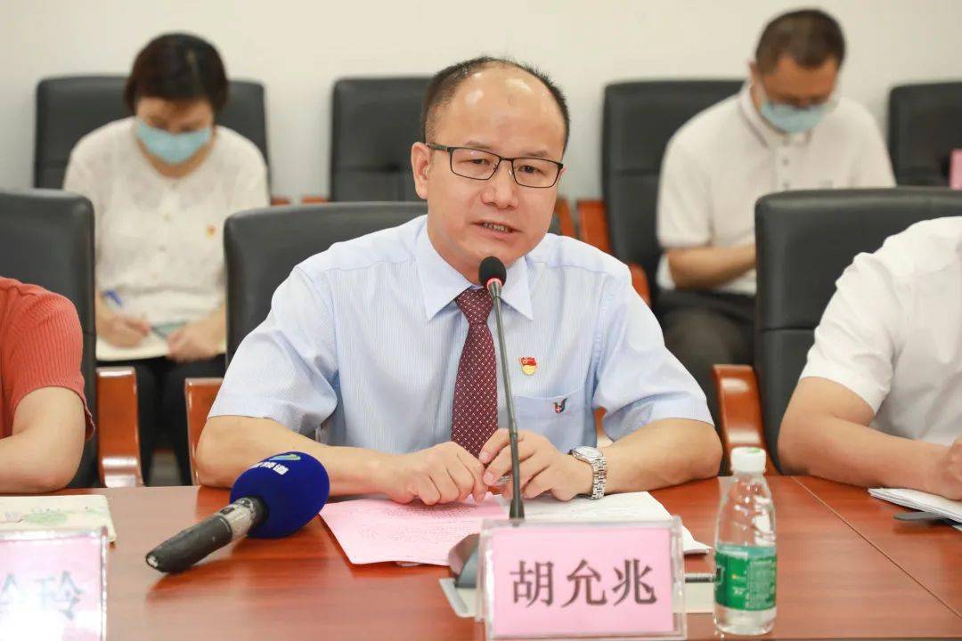 你们是了不起的人市委常委区委书记刘智勇慰问座谈顺德好医生