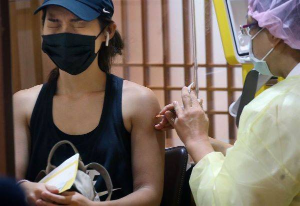 疫苗|台湾9人突破性感染 岛内网友崩溃：第一剂都打不到