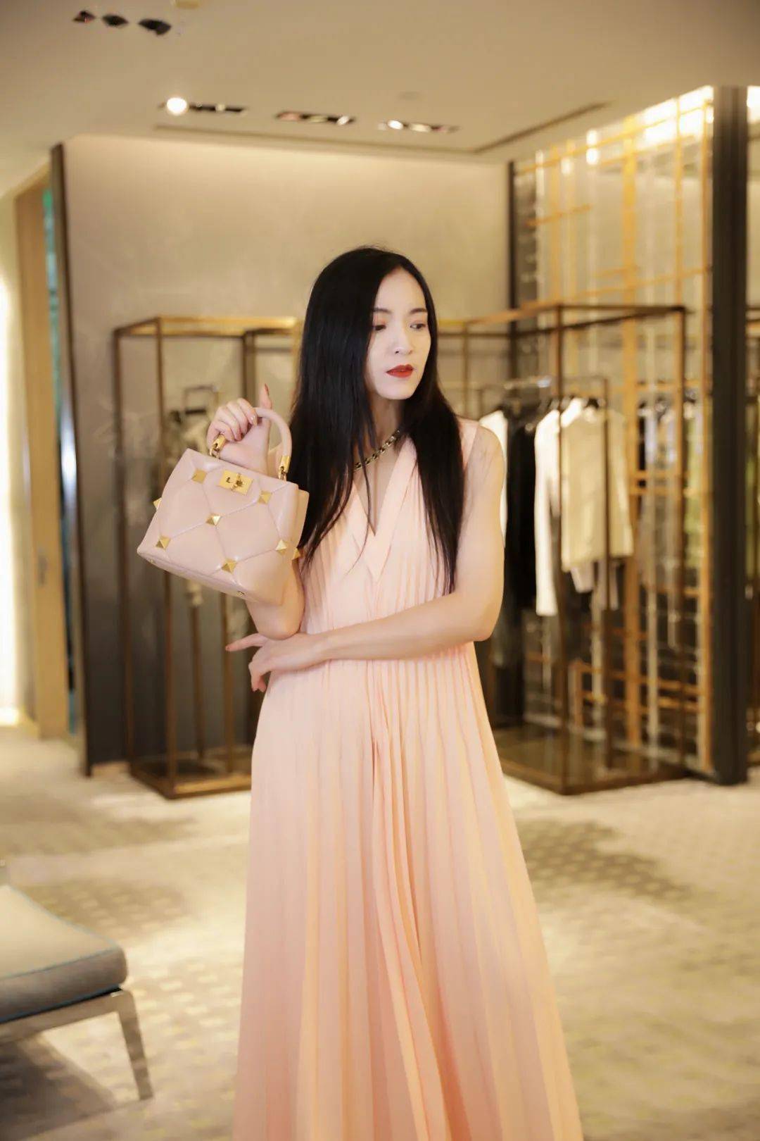 售价|美姐VLOG丨在连卡佛选一周通勤装，舒服又时髦