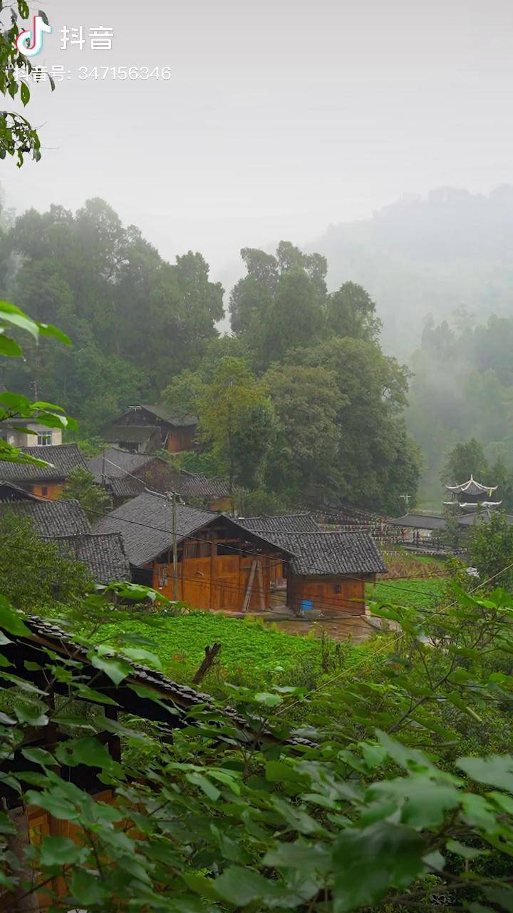 當村裡的下雨天遇到美食就是我的鄉村生活