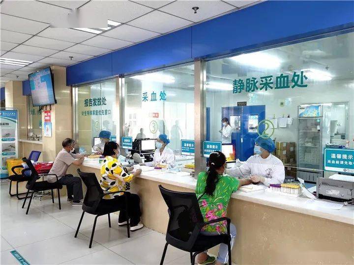 走进检验科 感受"隐形超人"的坚守