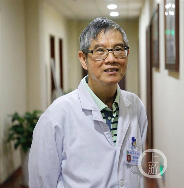 致敬医师张西俭为了传承手写100万字