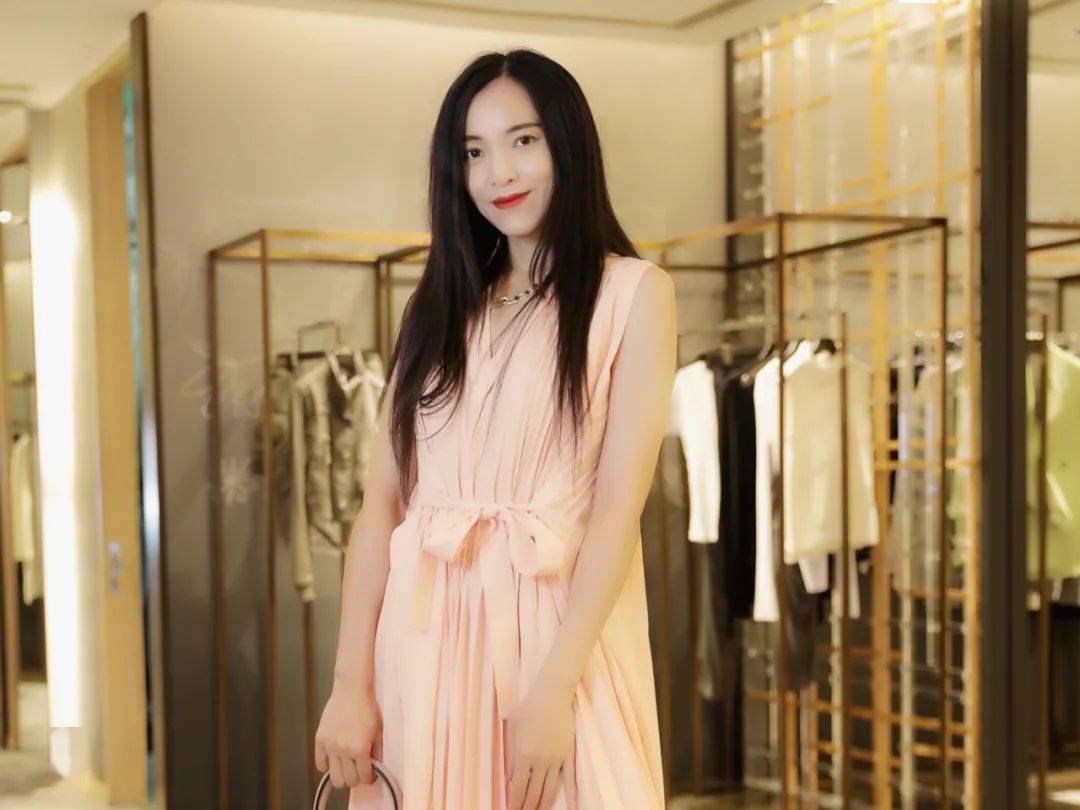 售价|美姐VLOG丨在连卡佛选一周通勤装，舒服又时髦