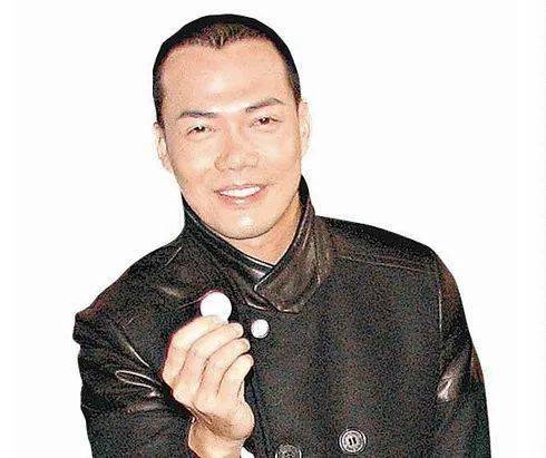 他一出场,秒杀娱乐圈一众男明星!