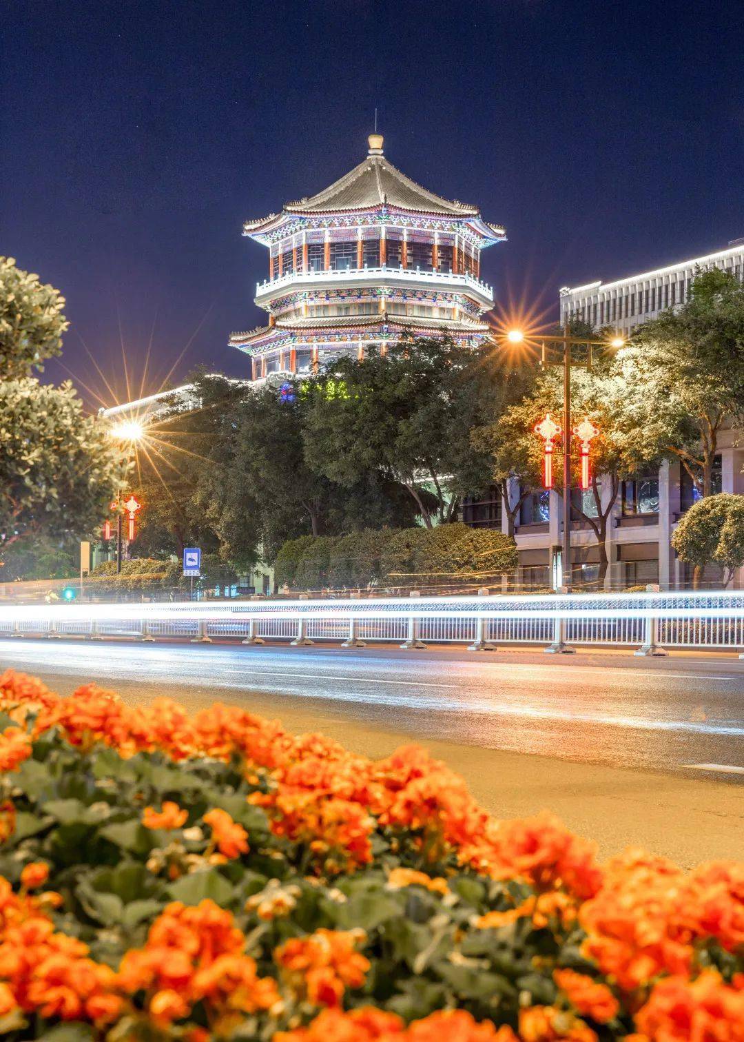 无一不展示出它的辉煌报话大楼,人民剧院,建工大厦等北大街曾汇聚了