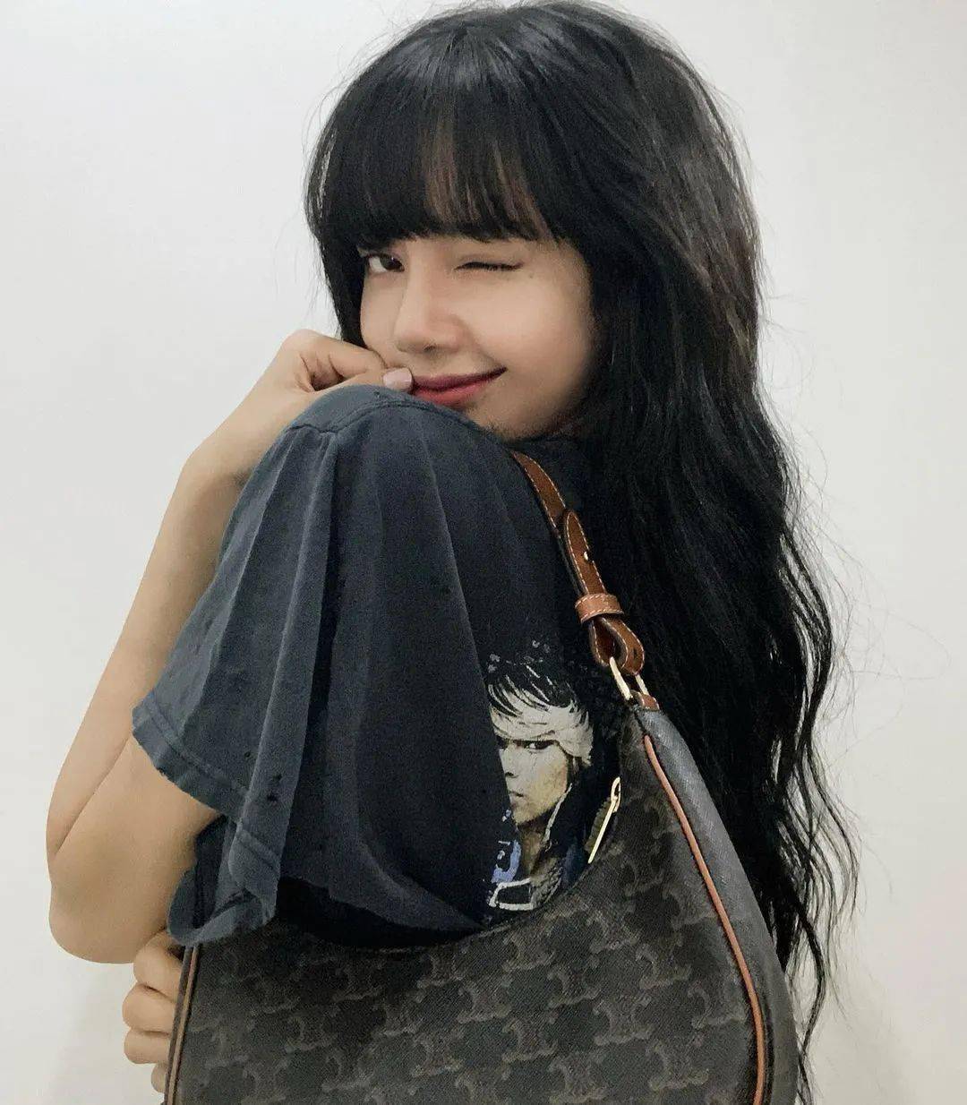 人间|LISA染回金发，人间芭比又回来了！