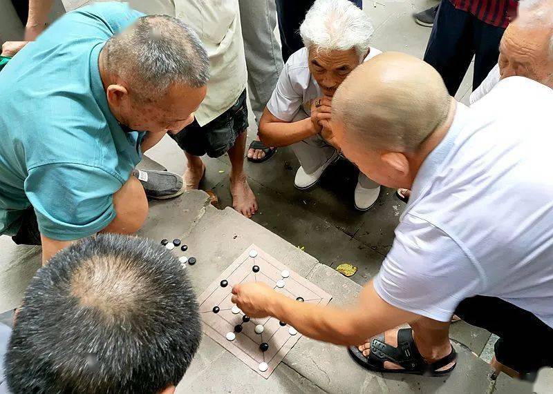 在南充有一种棋叫打三棋只有老年人喜欢下