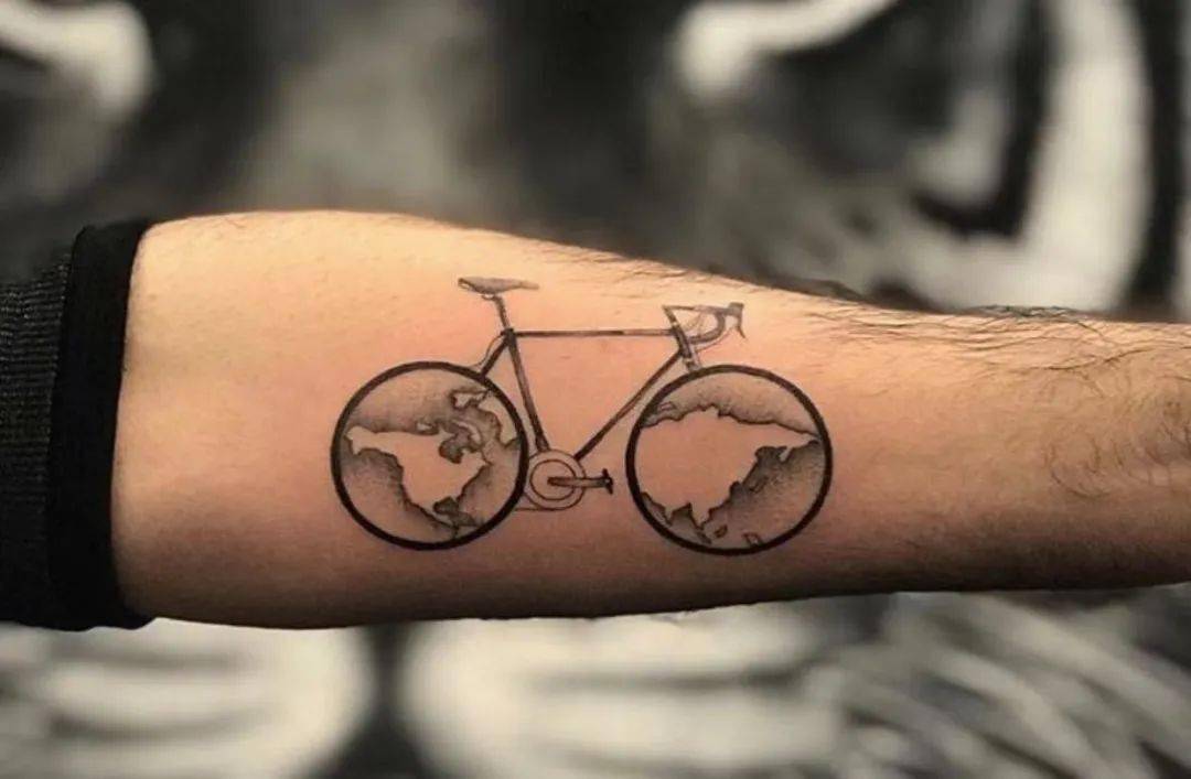 以人力驱动的自行车纹身