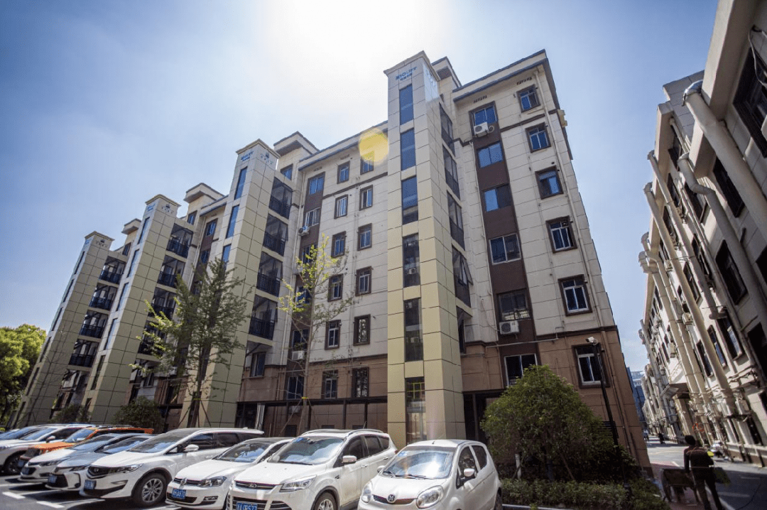 加装电梯的老旧小区改造项目,电梯加装签约是河畔新村改造的一大环节