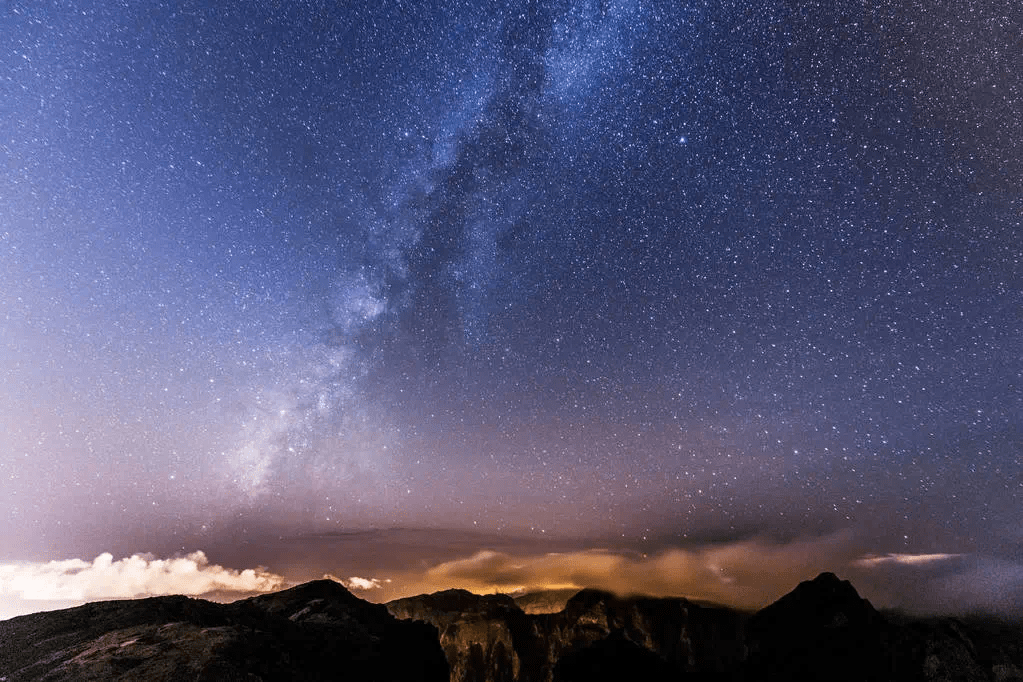 晚上的天空叫什么 f9bc8e4dbe2f429fa7f06296efec2794.png