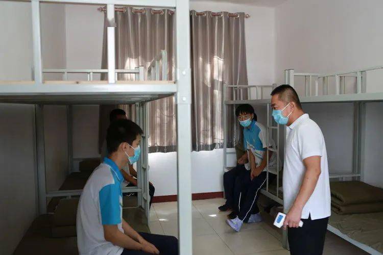 阳泉二中举行新冠肺炎疫情防控应急演练
