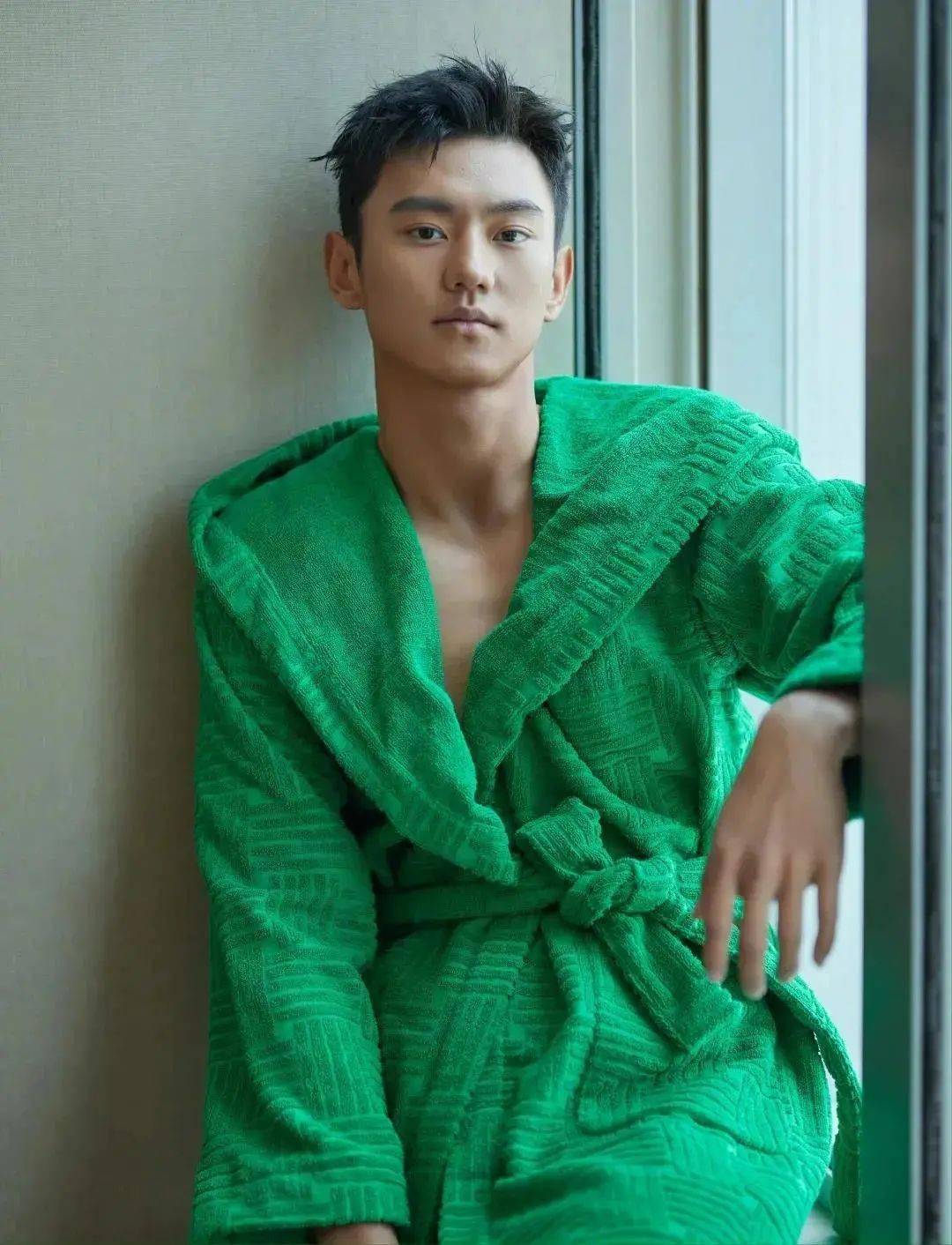 科技|2021年度最火的科技绿色，谁穿谁高级