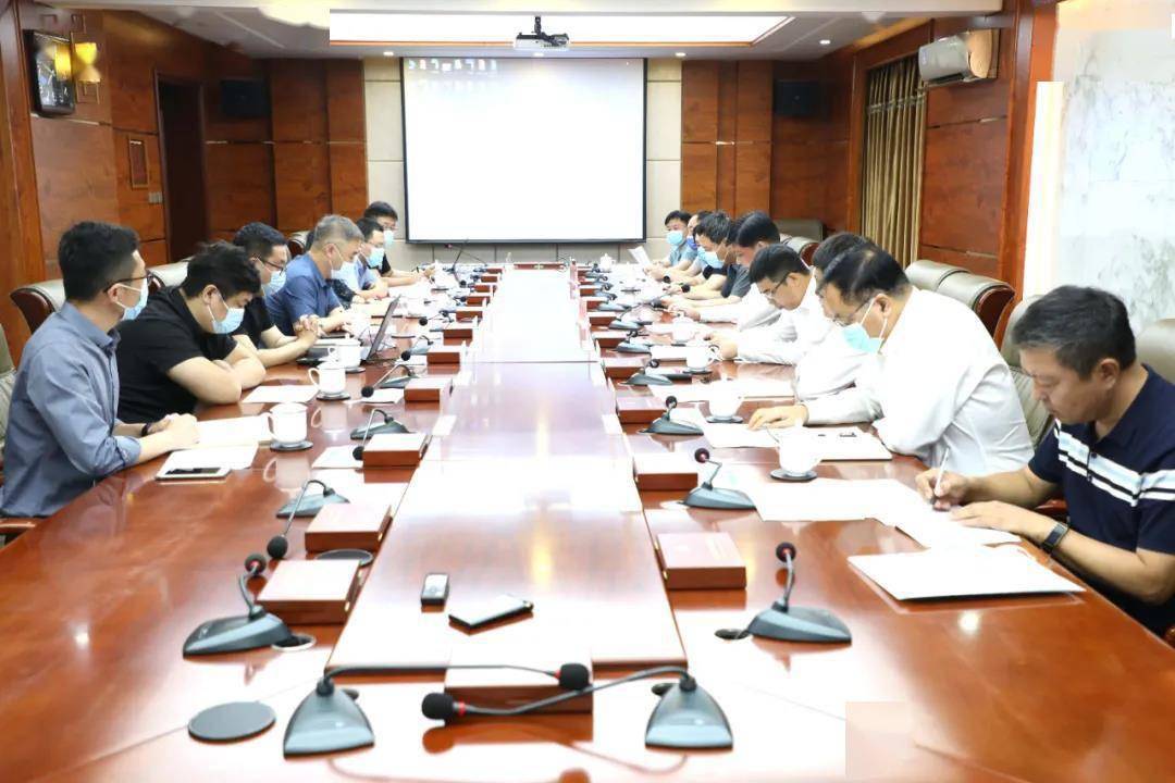 公主岭市委书记李洪亮听取市中心医院异地新建项目设计汇报