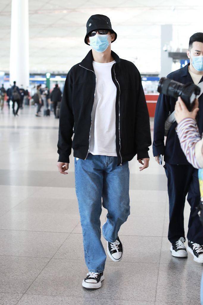 男装|今年的爆款鞋非TA莫属 承包大半个娱乐圈的溶解鞋