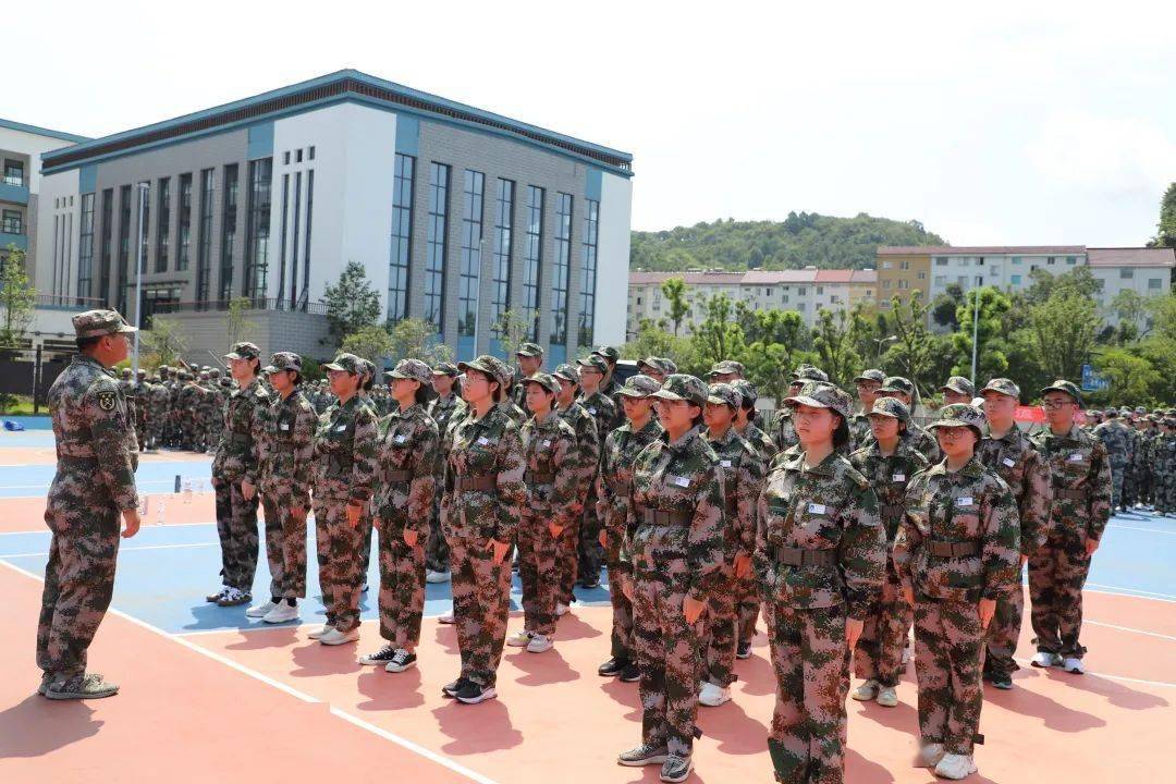 当青春遇上戎装新昌中学教育集团2021级新生军训