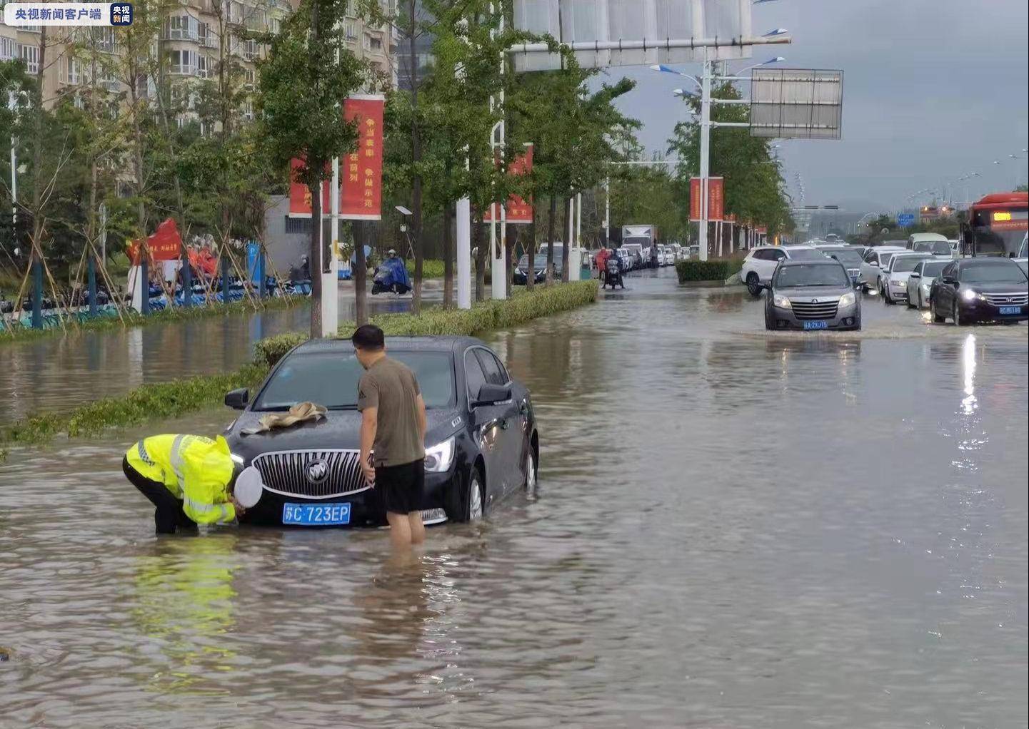江苏徐州发布暴雨橙色预警 早高峰城区多处路段积水_强降水