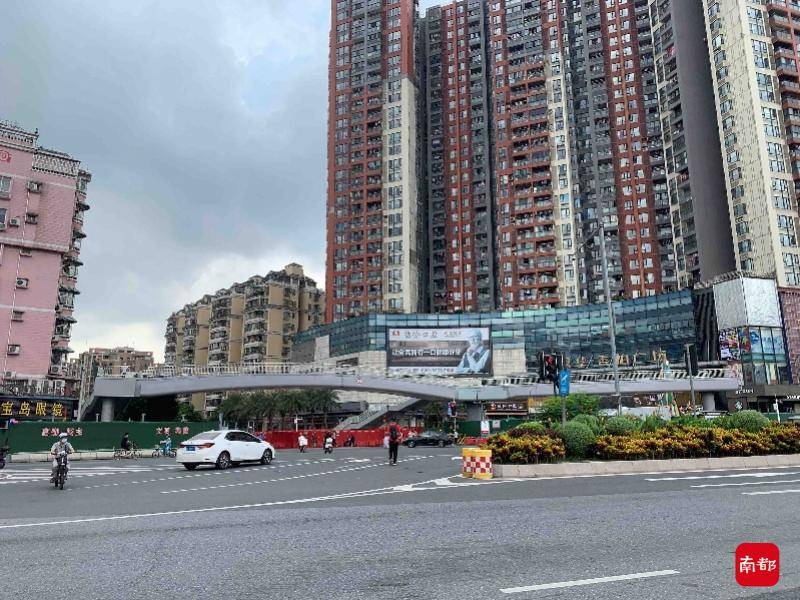 广州大道北一天桥围蔽两年只建了一边?市民疑惑,街道回应