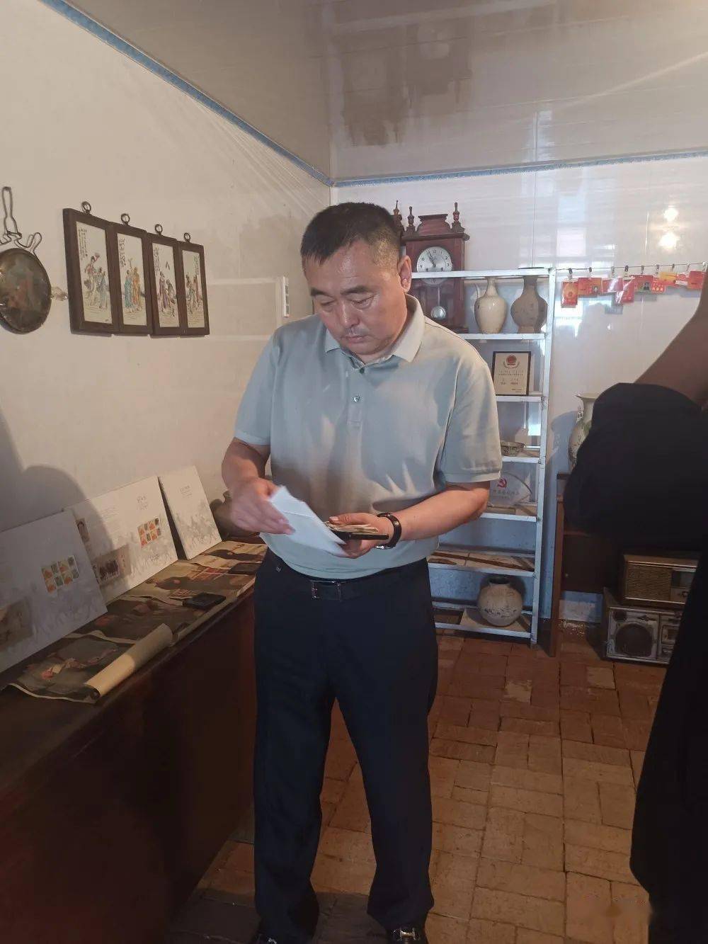 库伦旗委副书记,政法委书记史明显深入扣河子镇调研疫苗接种,信访维稳