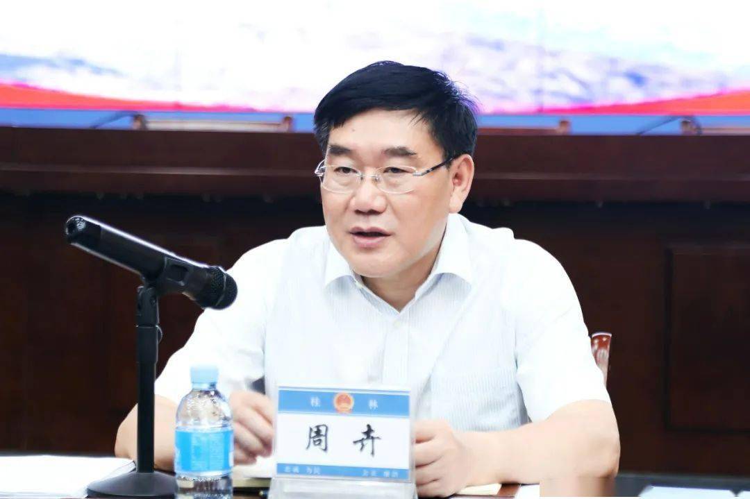 8月24日,桂林市委常委,政法委书记周卉带队到象山区调研指导政法工作