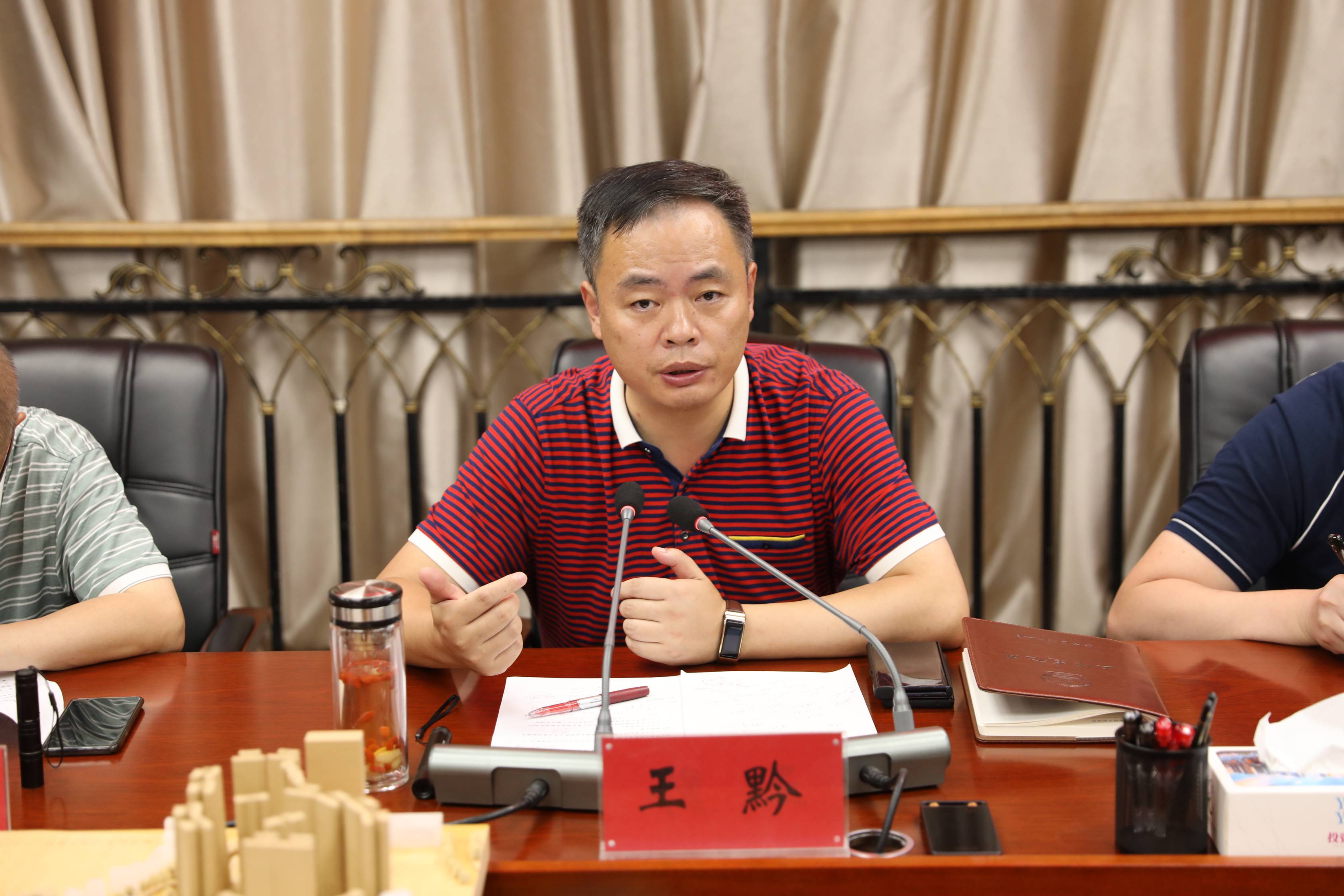 云岩区与阳光城集团举行座谈