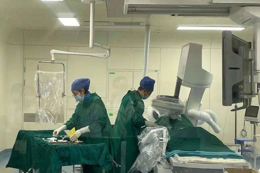 静脉|肾内科完成首例DSA下中心静脉狭窄球囊扩张术