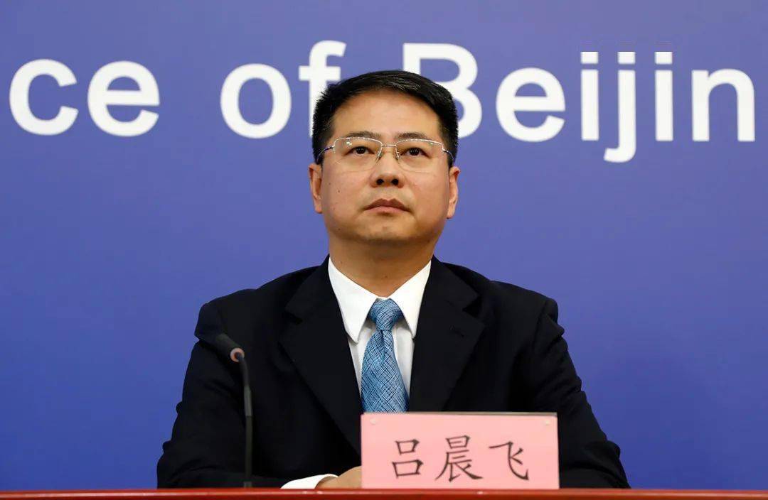 房山区委常委,常务副区长,区政府新闻发言人吕晨飞自8月1日起,房山区