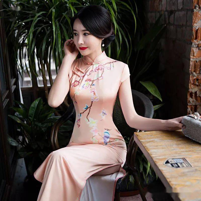 微胖的旗袍小女人,穿出女人丰韵体态
