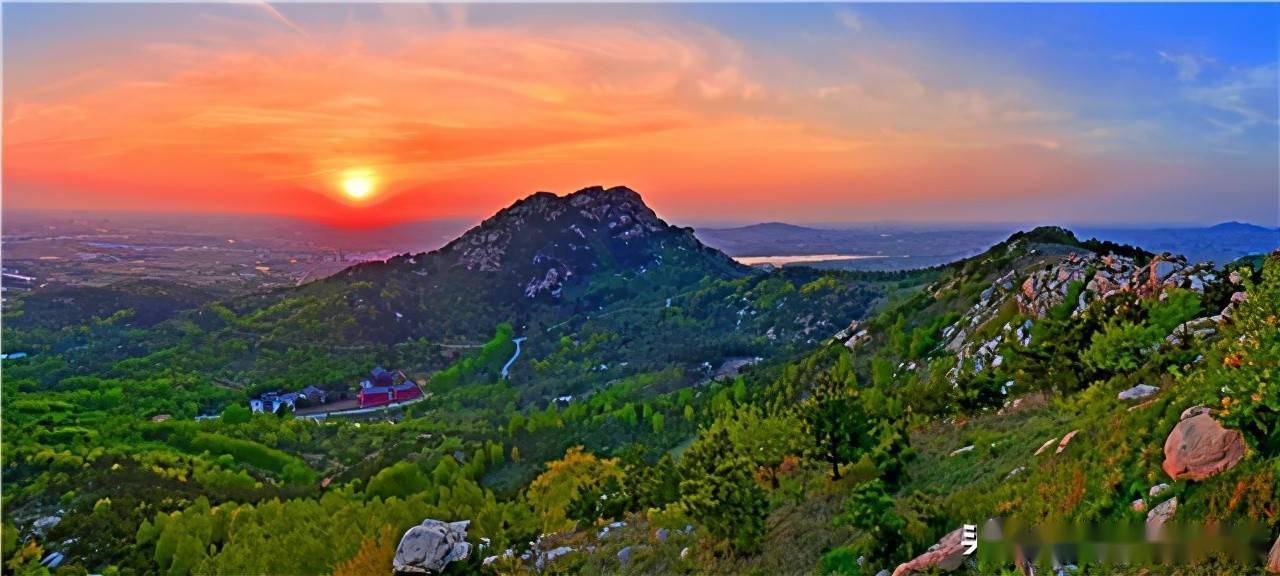 层峦叠嶂好风光五庆祝建党一百年情系苍马草冠演风景